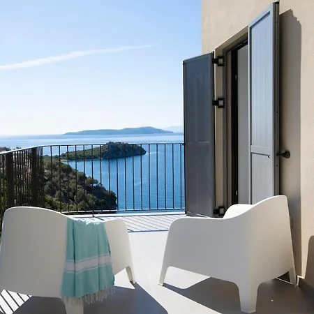 Kastos -stylish With Private Sea Access Szívota
