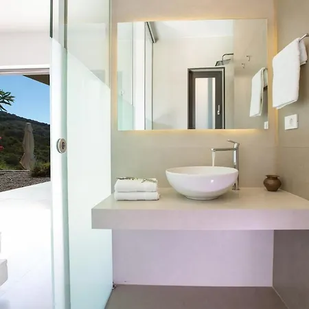 Kastos -stylish With Private Sea Access Szívota
