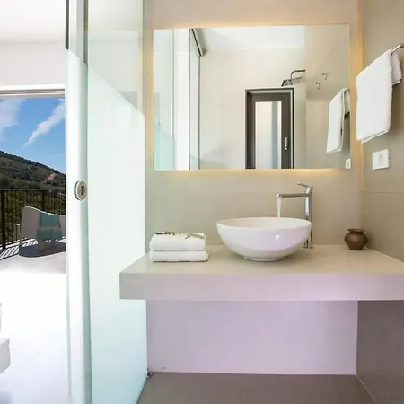 Villa Kastos -stylish With Private Sea Access Szívota
